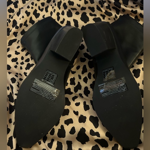 FOREVER 21 FAUX LEATHER BOOTIES NEVER WORN - Picture 3 of 4